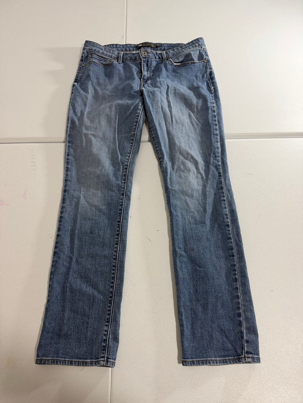 Levi's Demi Curve Straight Leg Jeans Women's Size 12/31 Medium Wash Denim